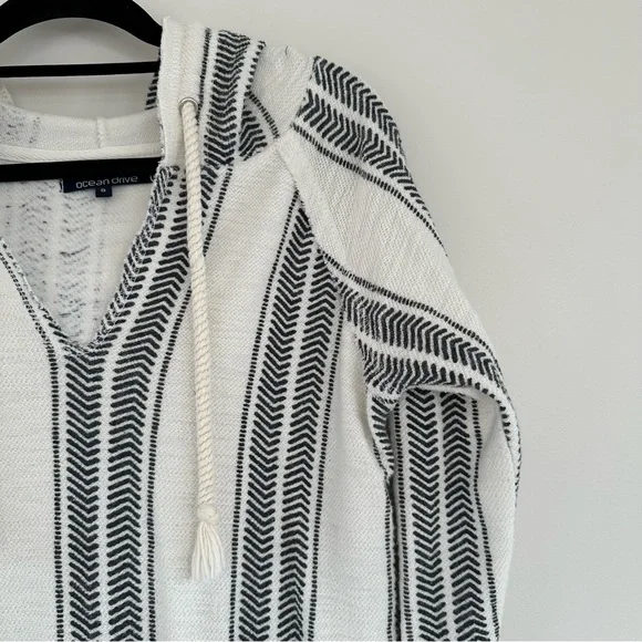 Ocean Drive Baja Beach Hoodie Striped Sweater V-Neck Long Sleeve Size Small - Picture 4 of 5